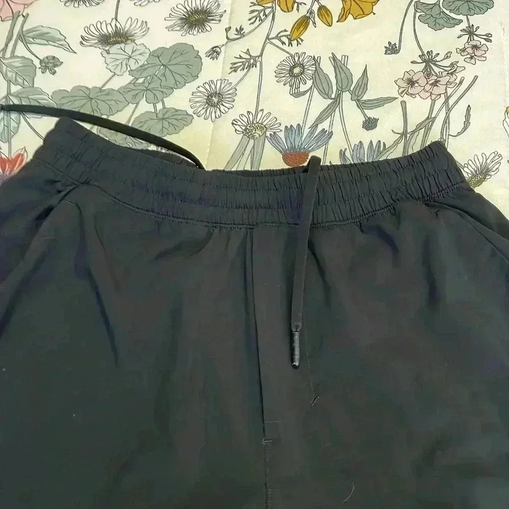 Lululemon pace breaker aloha shorts 9”